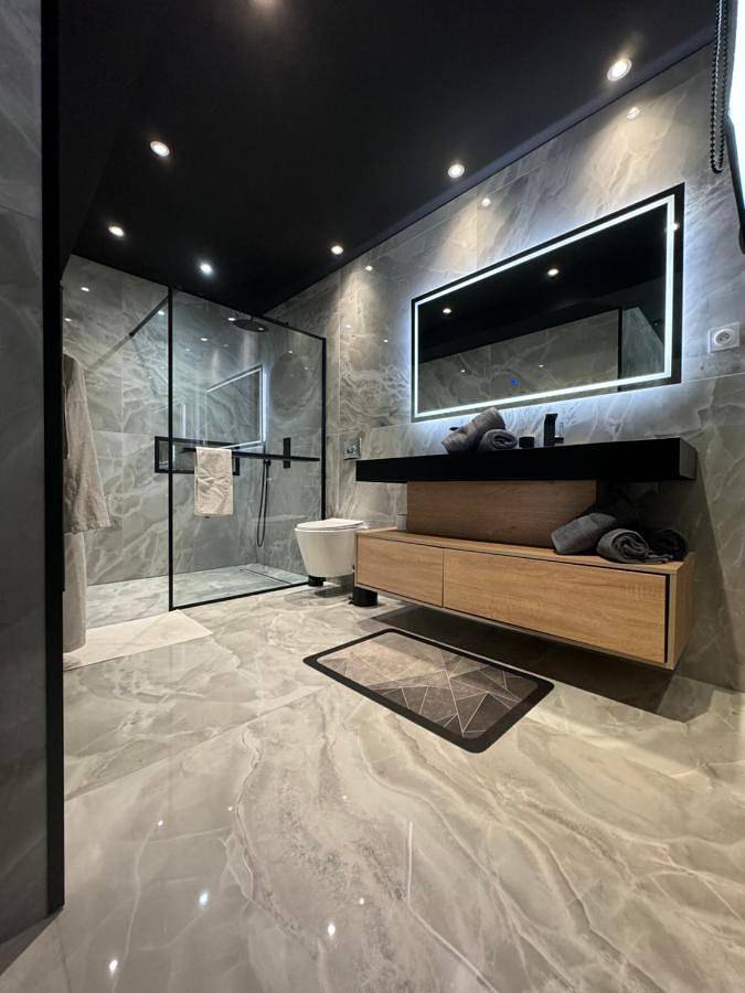 Location de vacances pour 8 personnes, avec terrasse et jardin ainsi que vue et piscine à Saint-Hilaire-de-Brethmas - 3