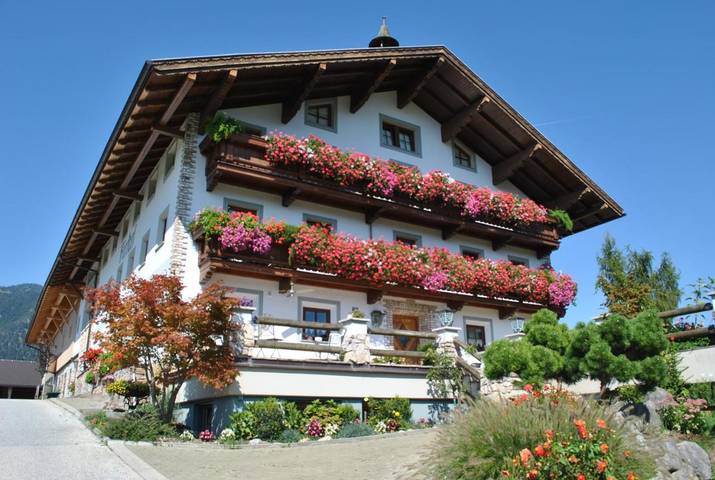 Ferienwohnung für 36 Personen, mit Balkon und Terrasse sowie Garten in Breitenbach am Inn