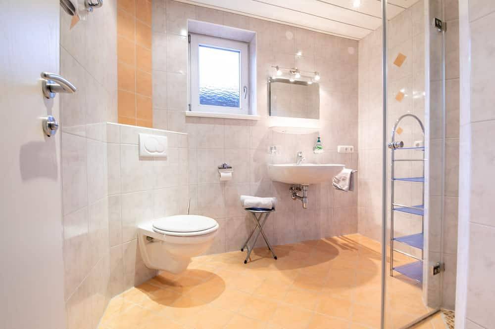 Ganze Wohnung, Nähe zur Bergbahn, neu renoviert, Sky Tv & Wlan inklusive, 2 Schlafzimmer in Rohrberg, Bezirk Schwaz