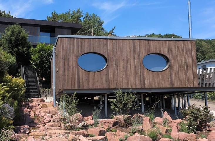 Chalet für 4 Personen, mit Balkon und Terrasse sowie Garten und Ausblick im Odenwald