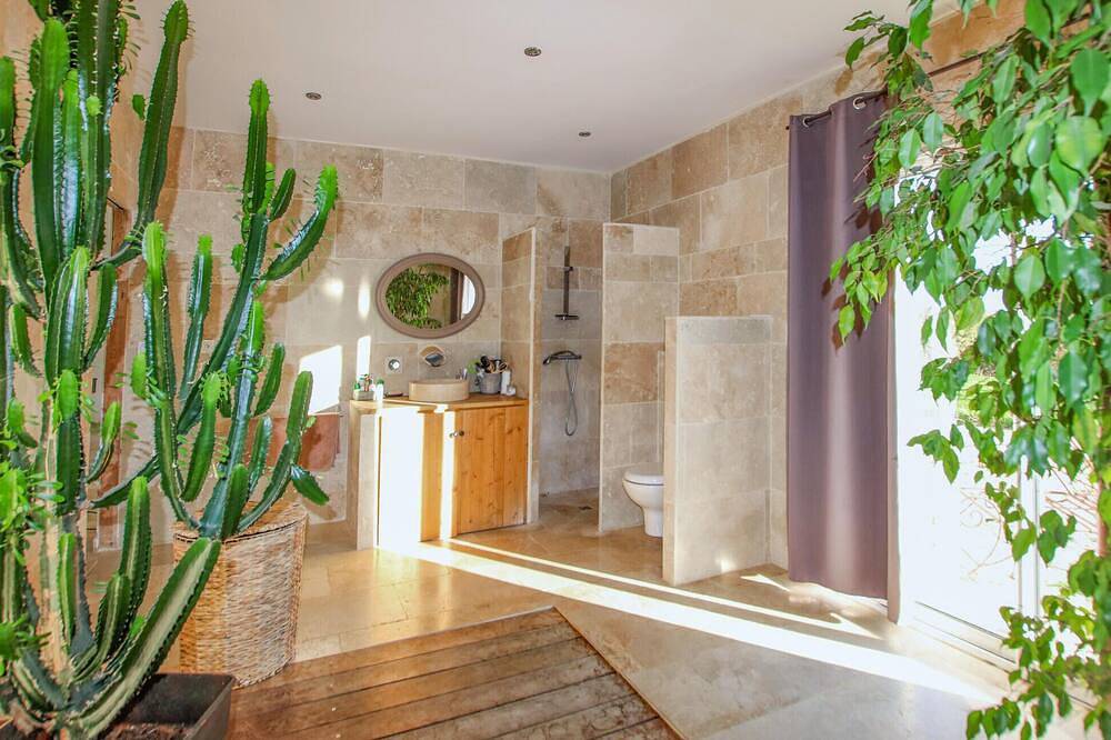 Awesome home in Grignan with private swimming pool, can be inside or outside in Grignan, Nyons region