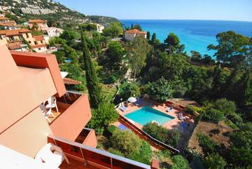 Cottage pour 6 personnes, avec vue ainsi que piscine et jardin à Roquebrune-Cap-Martin