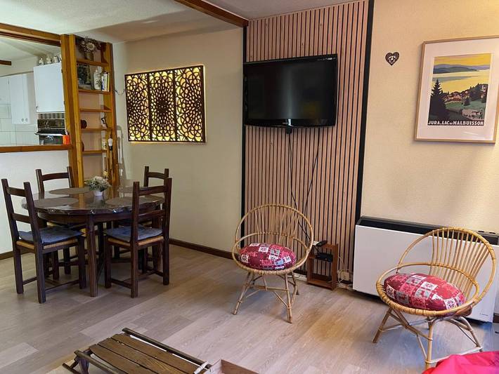 Apartamento de vacaciones para 6 personas, con vistas además de piscina y jardín - 1