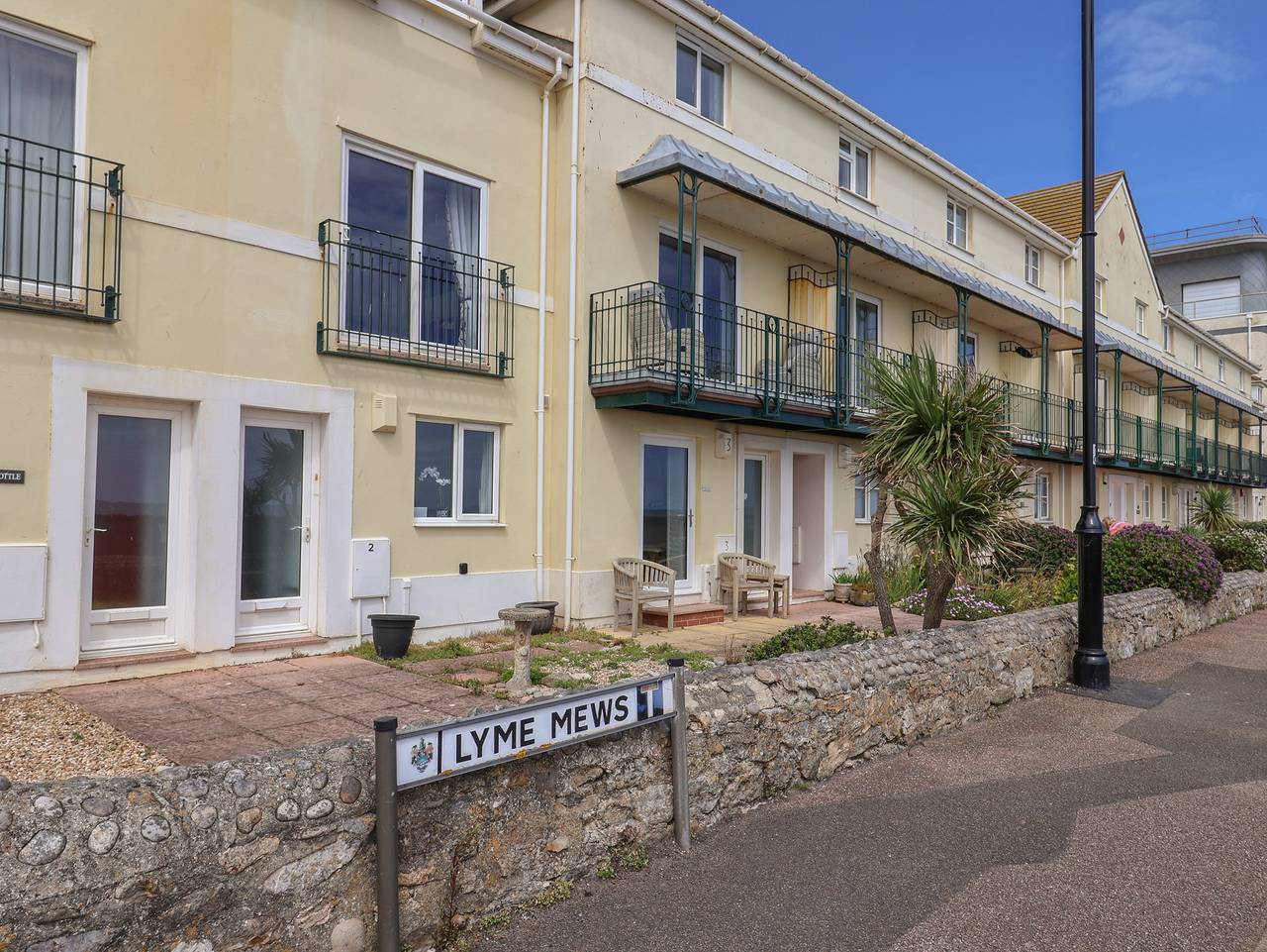 2 Lyme Mews in Seaton, Devon
