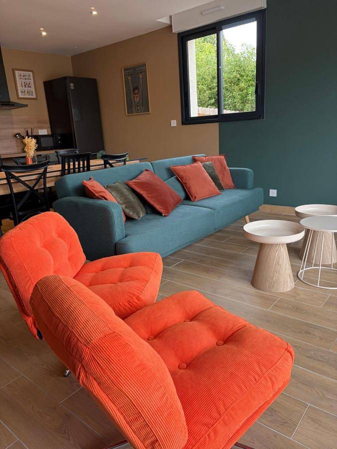 Location de vacances pour 8 personnes, avec jardin à Vaux-sur-Seulles