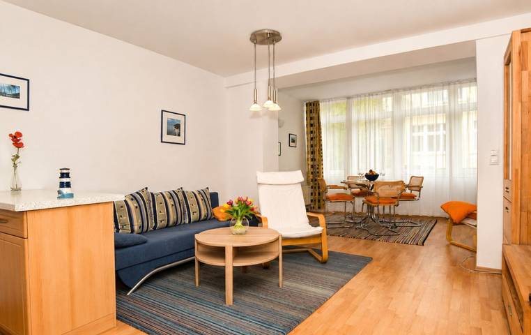 Apartamento entero, Komfortable 54 m² Ferienwohnung in ruhiger Lage mit Terrasse für 4 Personen in Warnemünde Strand, Warnemünde