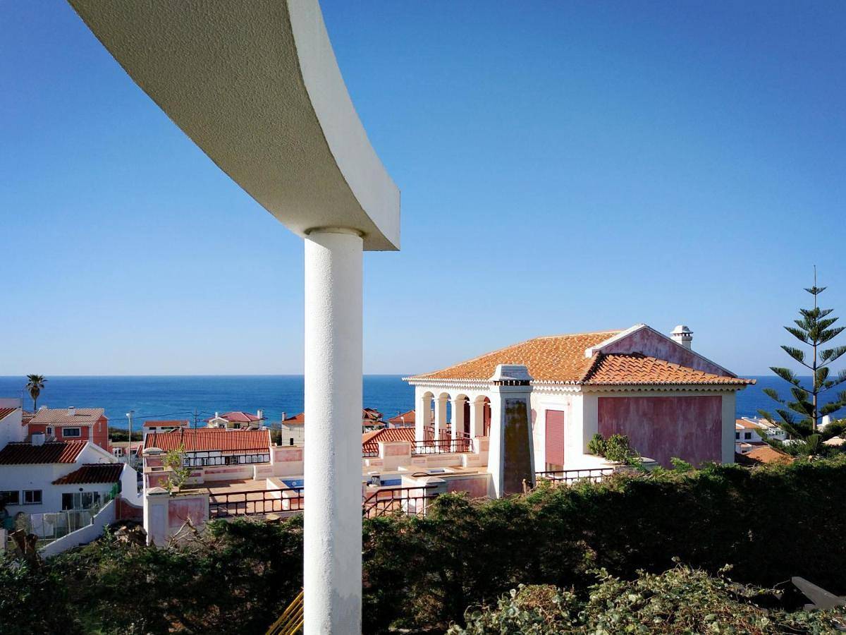 Apartamento de férias inteiro, Modern Villa Steps Away From The Beach in Praia das Maçãs, Azenhas do Mar