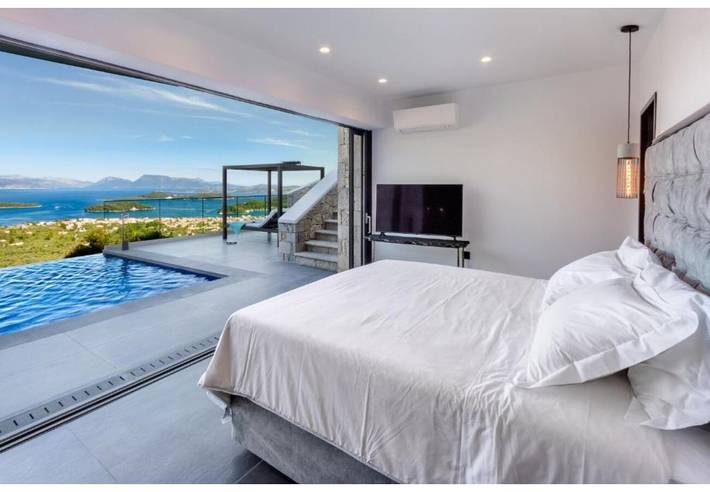 Villa "Desun Suites Grey" with Sea View, Pool & Wi-Fi in Rachi, Greece