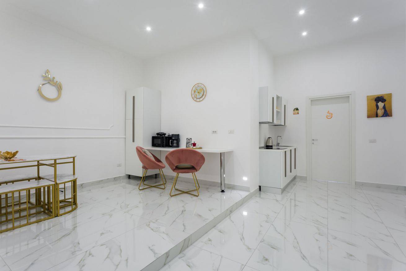 Entire apartment, Suite Bianca in Naples, Naples Province