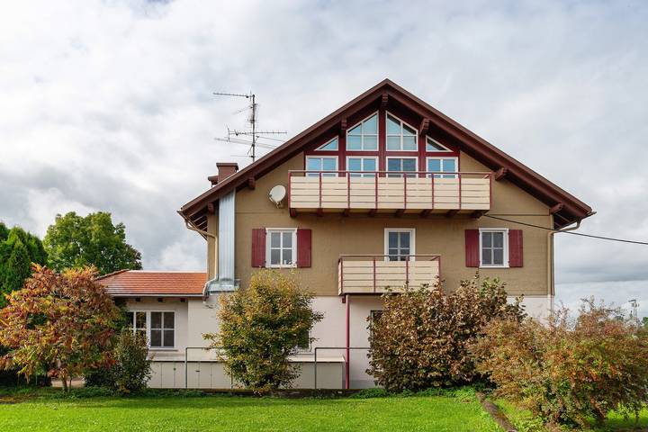 Geheel appartement, Vakantiewoning 'Eschach' met gemeenschappelijke tuin, balkon en wifi in Leutkirch im Allgäu, Region Bodensee-Oberschwaben