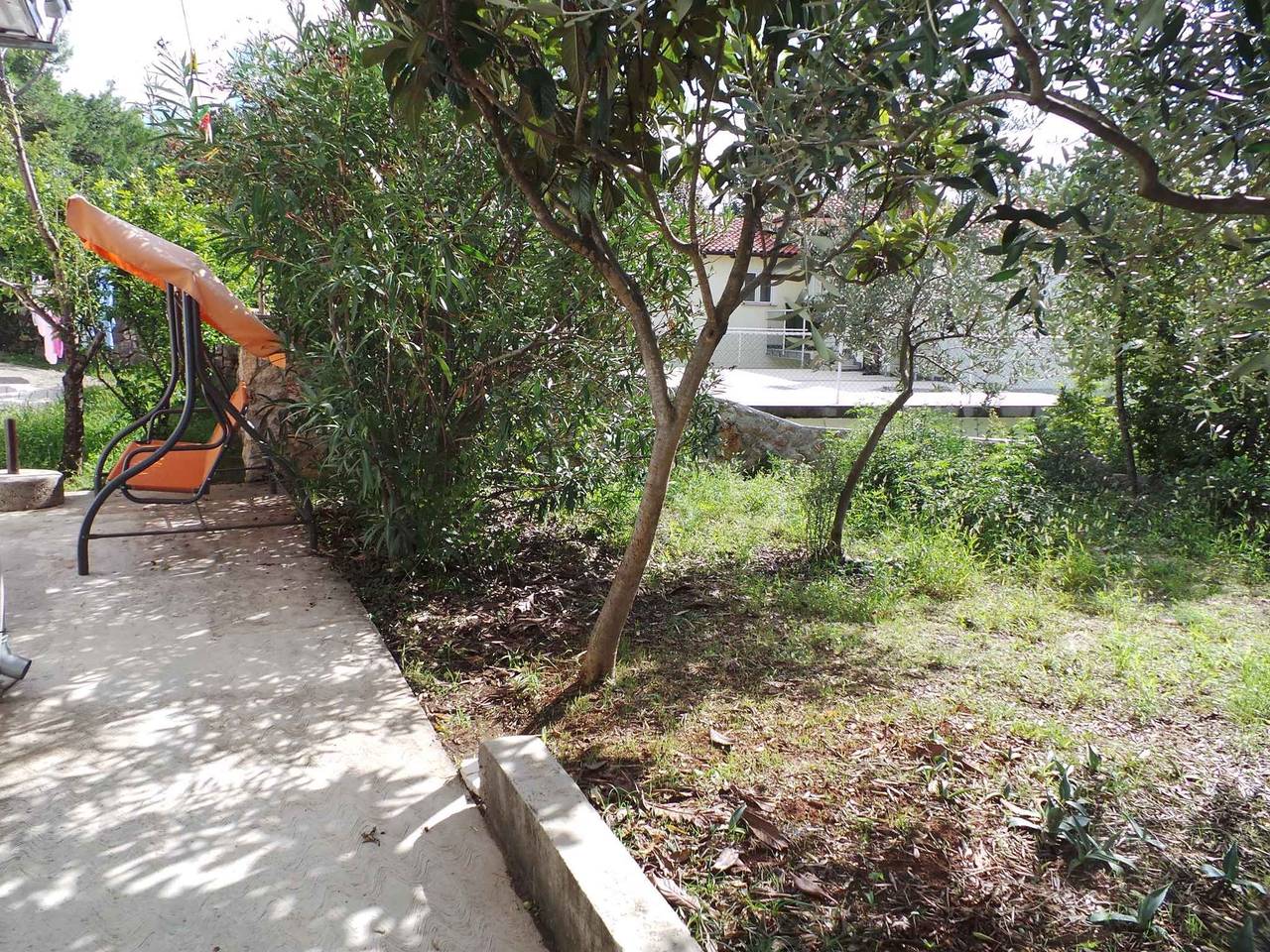 Ganzes Studio, Studio mit Garten, nur 30m vom Meer  in Omisalj, Krk