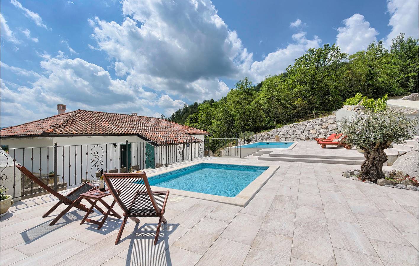 Charmante 300 m² große Ferienwohnung mit Pool, Parkplatz und WLAN – 2 km vom Zentrum von Buzet entfernt in Buzet, Zentralistrien