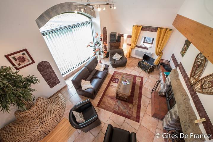 Gîte pour 6 personnes, avec jardin à Chambon-sur-Lac - 3