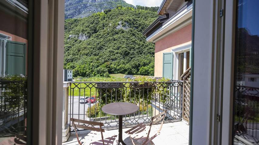 Ferienwohnung für 2 Personen, mit Balkon und Garten sowie Seeblick, mit Haustier in Riva del Garda