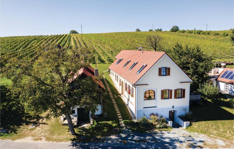 Ferienwohnung für 5 Personen, mit Garten und Terrasse