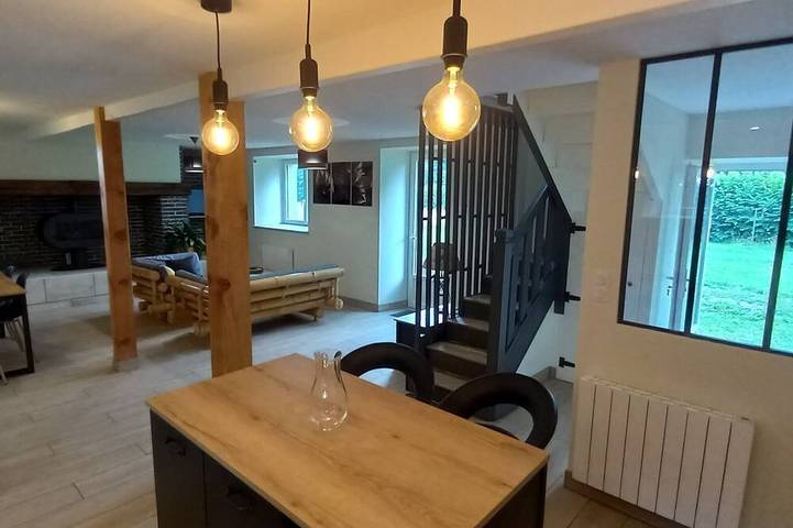Gîte pour 6 personnes, avec jardin à Merlines