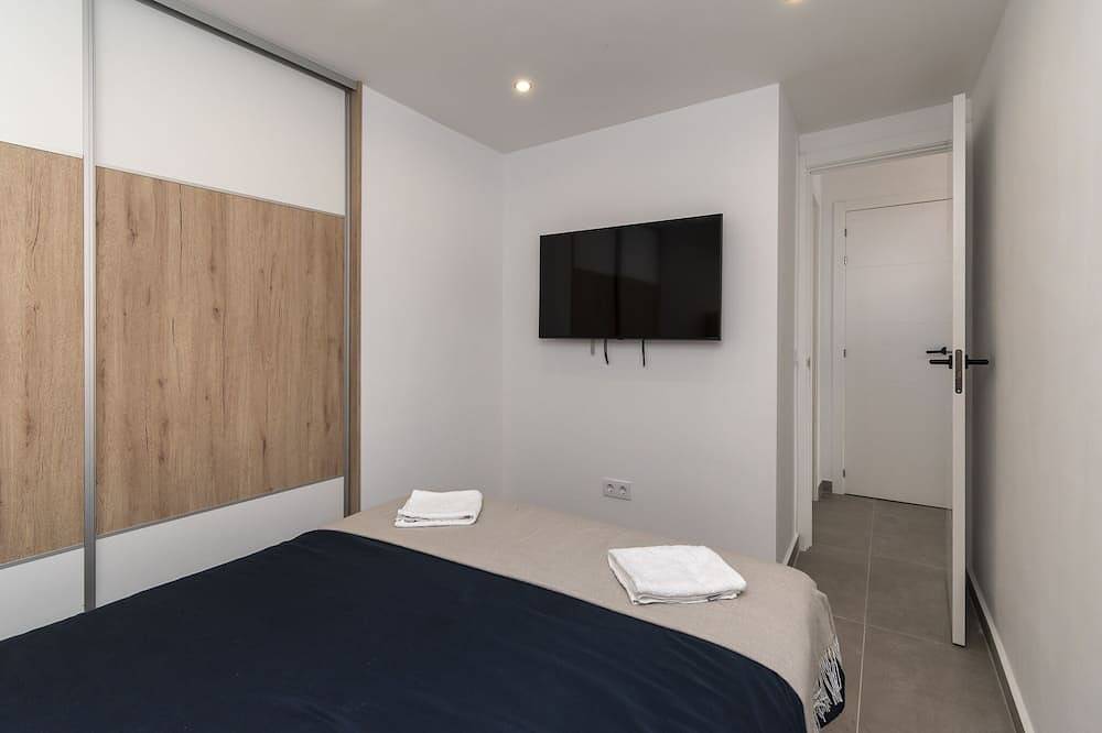 Modern 3 Bedroom Villa by Tenerife Villas Online Co Uk in Playa Puerto Colón, Adeje