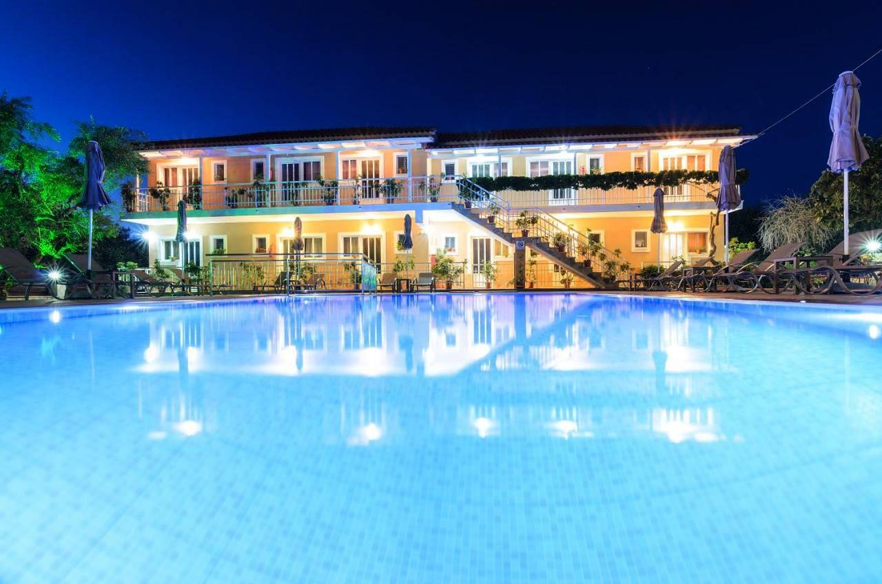Artemis Apartments in Psarou, Alykes
