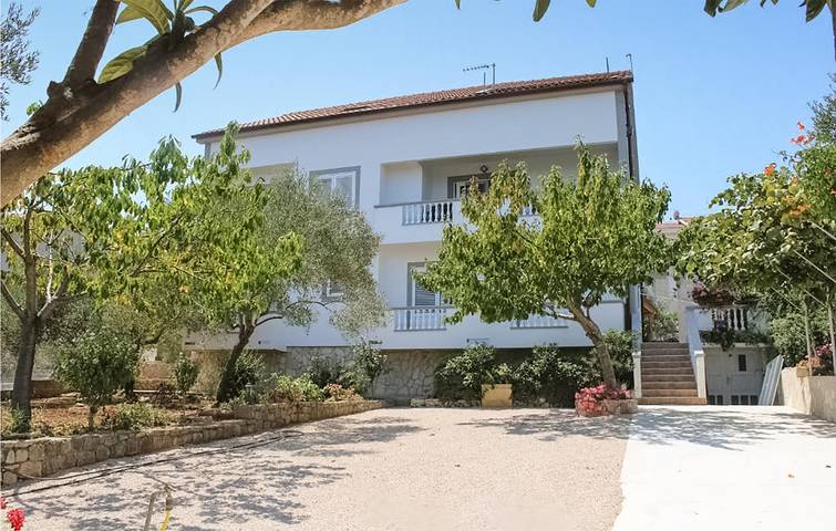 Ferienwohnung für 4 Personen, mit Terrasse in Tkon