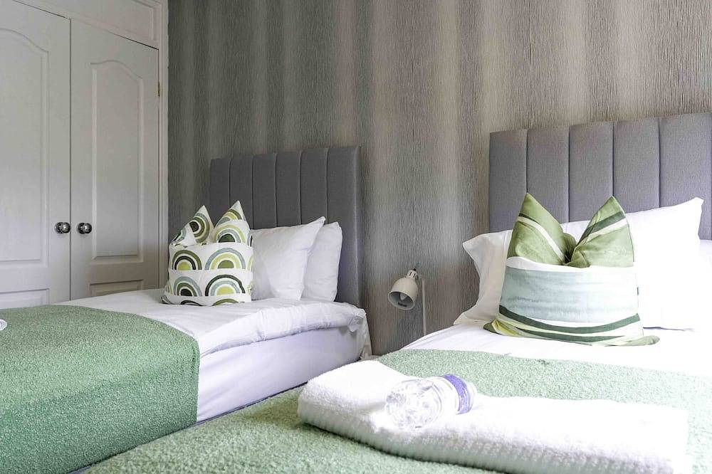 Caledonia Luxe Stays Short Lets Agency Livingston in Livingston, West Lothian