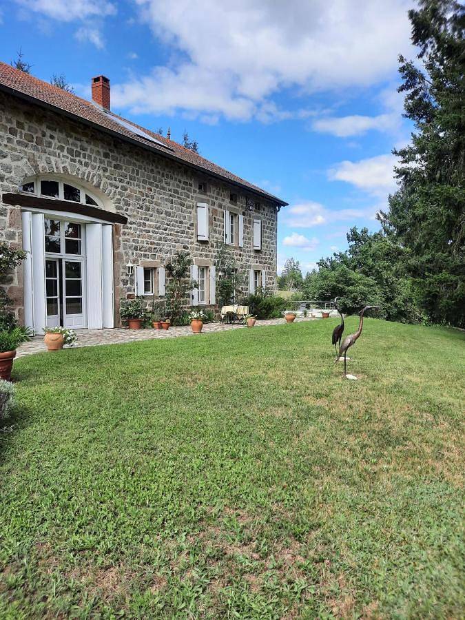 Chambre d’hôte pour 2 personnes, avec terrasse et vue ainsi que jardin et piscine dans la Loire - 4
