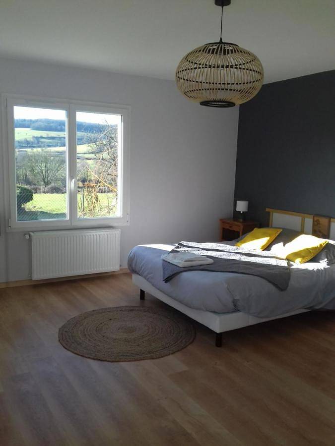 Gîte pour 2 personnes, avec Terrasse ainsi que Jardin et Vue à Villy-en-Auxois