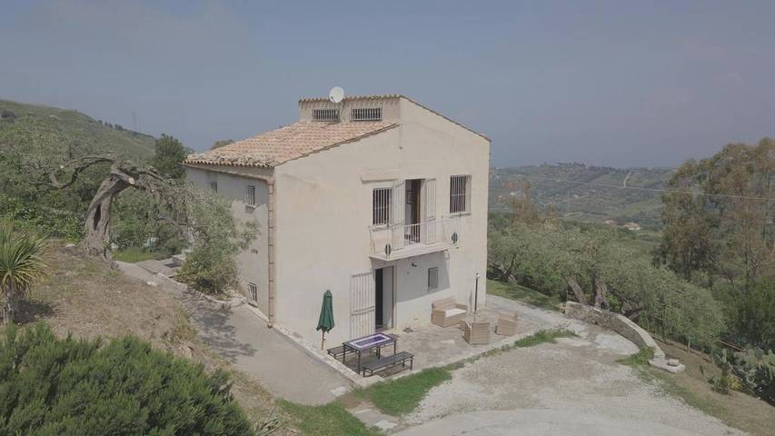 Casa vacanza per 2 persone, con Terrazza e Idromassaggio nonché Giardino e Piscina a Collesano