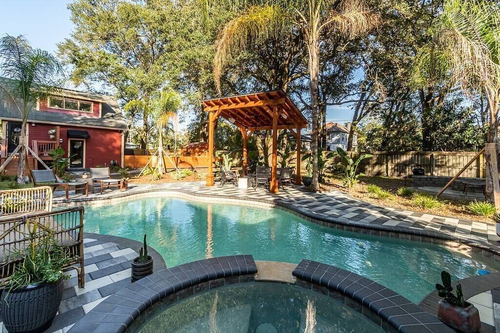 Ganze Wohnung, Studio loft w/ pool, spa & gardens near downtown in Jacksonville, Duval County