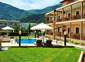 Gîte pour 3 personnes, avec bassin pour enfant et jardin ainsi que piscine et vue dans Stavros