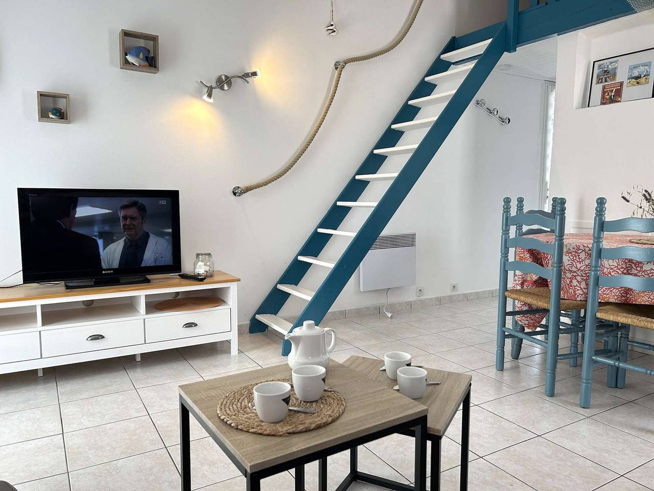 Cozy 2-Room House with Mezzanine, Pool & Tennis, Near Sea - Sleeps 4 in Bretignolles-sur-Mer, Loire Valley