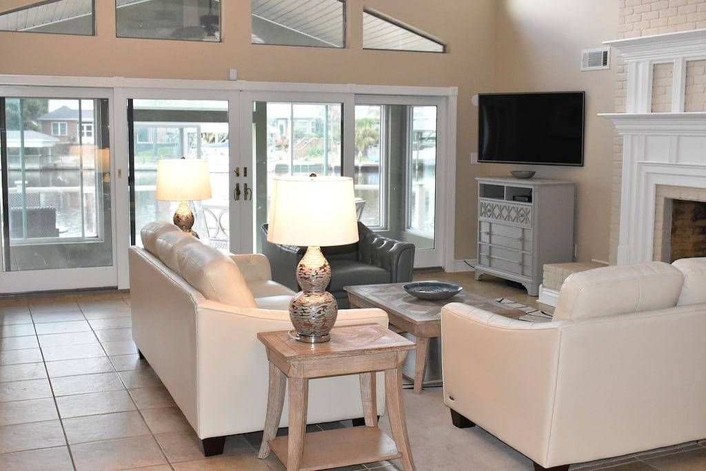 New Orleans Area Waterfront Home (Slv) Wunderschön eingerichtetes Sea la Vie in Eden Isle, Lake Pontchartrain