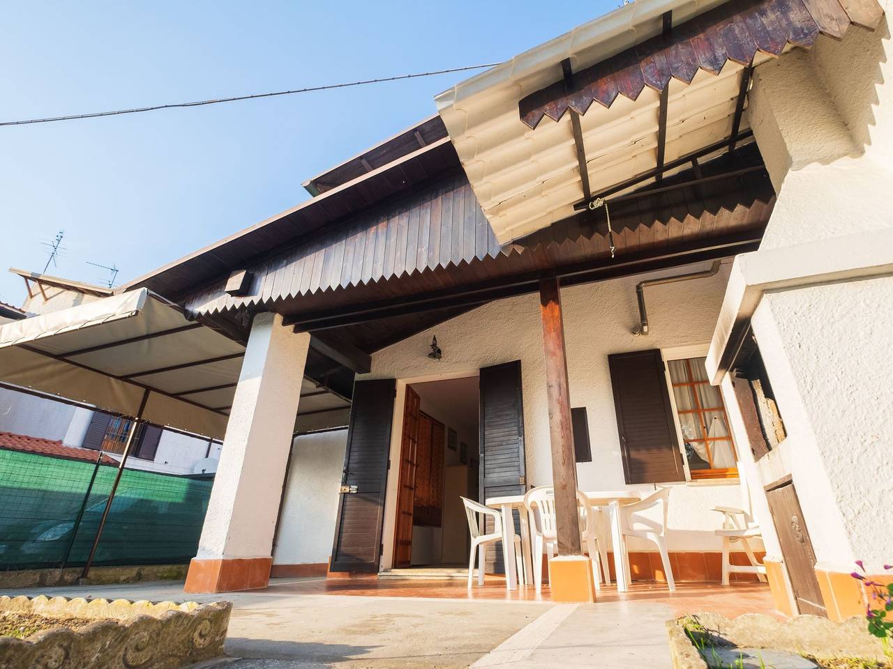 Vertikales Eckhaus mit zwei Bädern in Lido delle Nazioni, Provincia de Ferrara