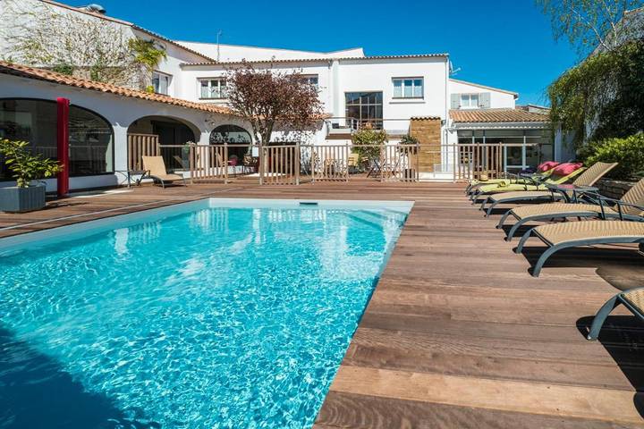 Hotel para 4 personas, con jardín y sauna además de piscina y jacuzzi, Se admiten mascotas - 1