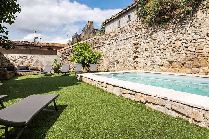 Villa for 14 people, with balcony and garden in Carcassonne