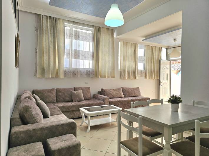 Ganze Wohnung, Ferienwohnung für 5 Personen mit Balkon in Sarandë, Vlorë