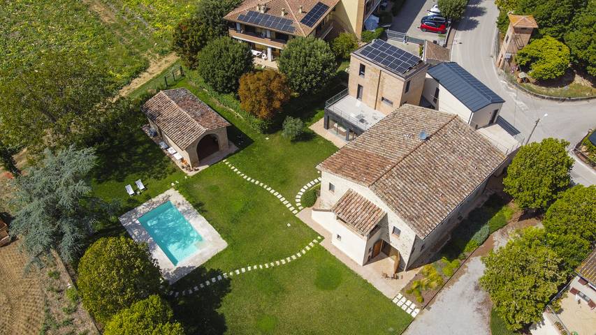 Agriturismo Borgo Re - Intero Casale in Deruta, Perugia e dintorni
