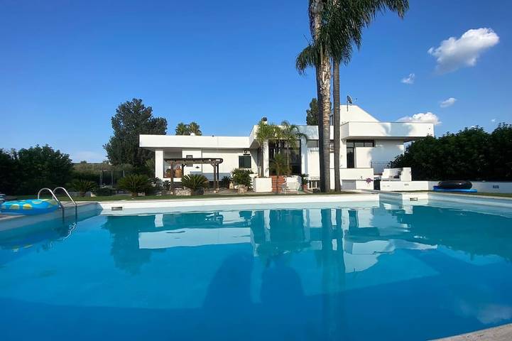 Maison de vacances pour 10 personnes, avec terrasse et jardin à Casarano