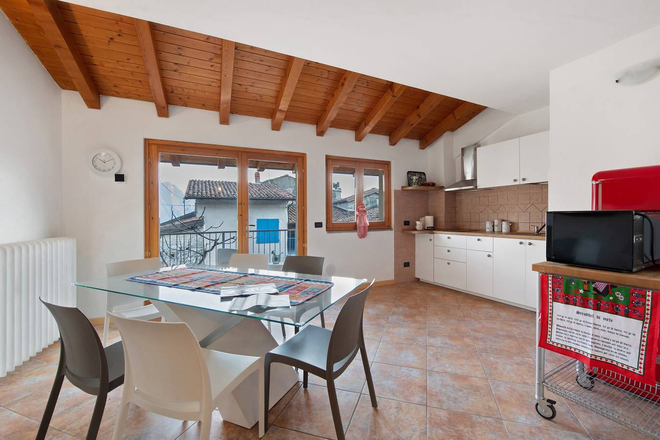 Entire apartment, Holiday Apartment "Gelsomino" with Balcony & Wi-Fi in Esmate (Solto Collina), Comune di Solto Collina