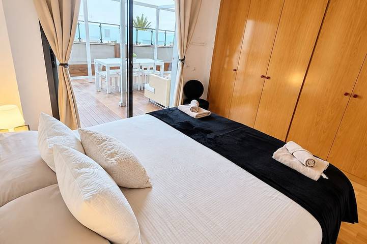 Entire apartment, Apartment with a Pool on the Beach in Barcelona in Badalona, Barcelonès