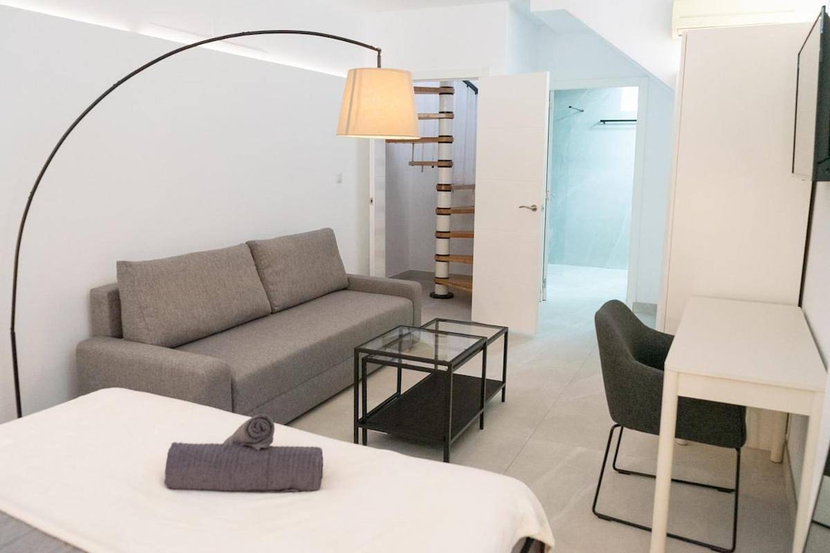 Villa with private swimming pool in Sevilla in Nervión, Sevilla