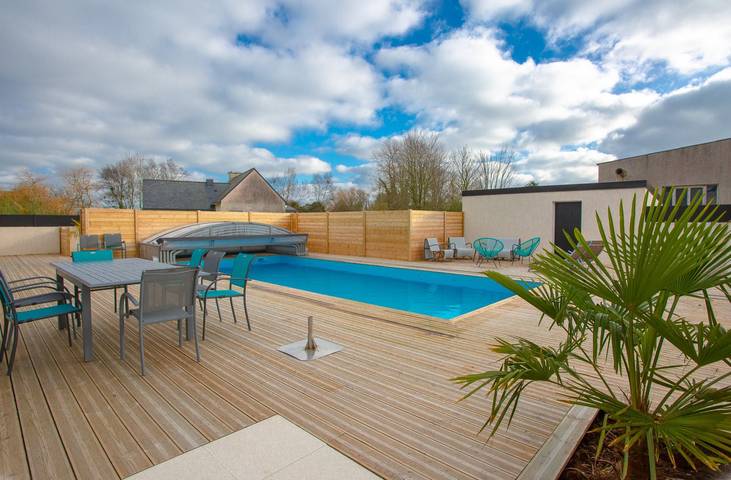 Gîte pour 9 personnes, avec terrasse ainsi que jardin et piscine à Plouescat - 2