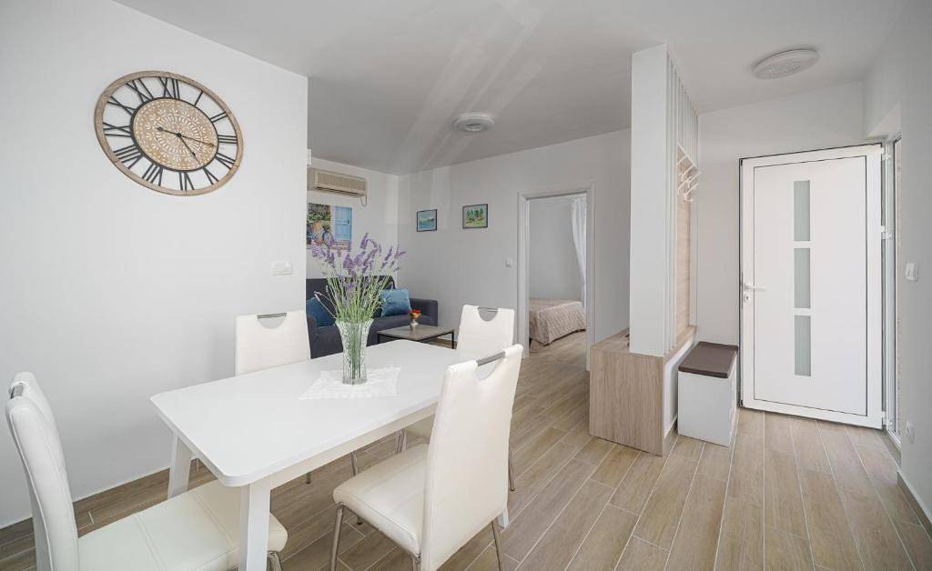 Neu! Pool Ferienhaus 2+1 in Vodice in Vodice, Šibenik-Knin