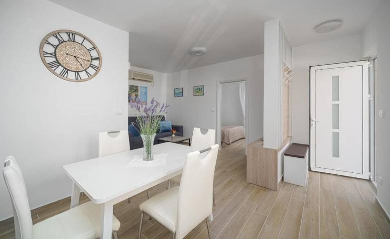 Neu! Pool Ferienhaus 2+1 in Vodice in Vodice, Šibenik-Knin