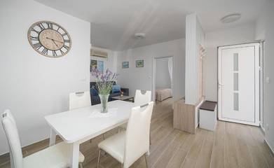 Villa for 4 People in Vodice, Dalmatia, Photo 4