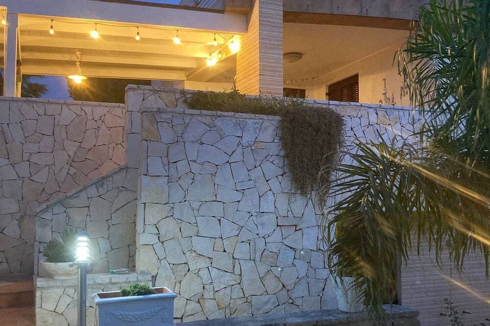 Villa Marlu nur einen Schritt von einer Küstenstraße mit Charme entfernt. in Bisceglie, Via Francigena