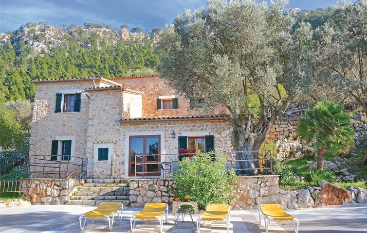 Ferienhaus für 6 Personen, mit Terrasse und Garten sowie Pool in Serra de Tramuntana