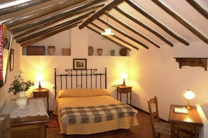 Charming Villa in Zahara de la Sierra, Cádiz: pool & pet - friendly in Zahara de la Sierra, Pueblos Blancos