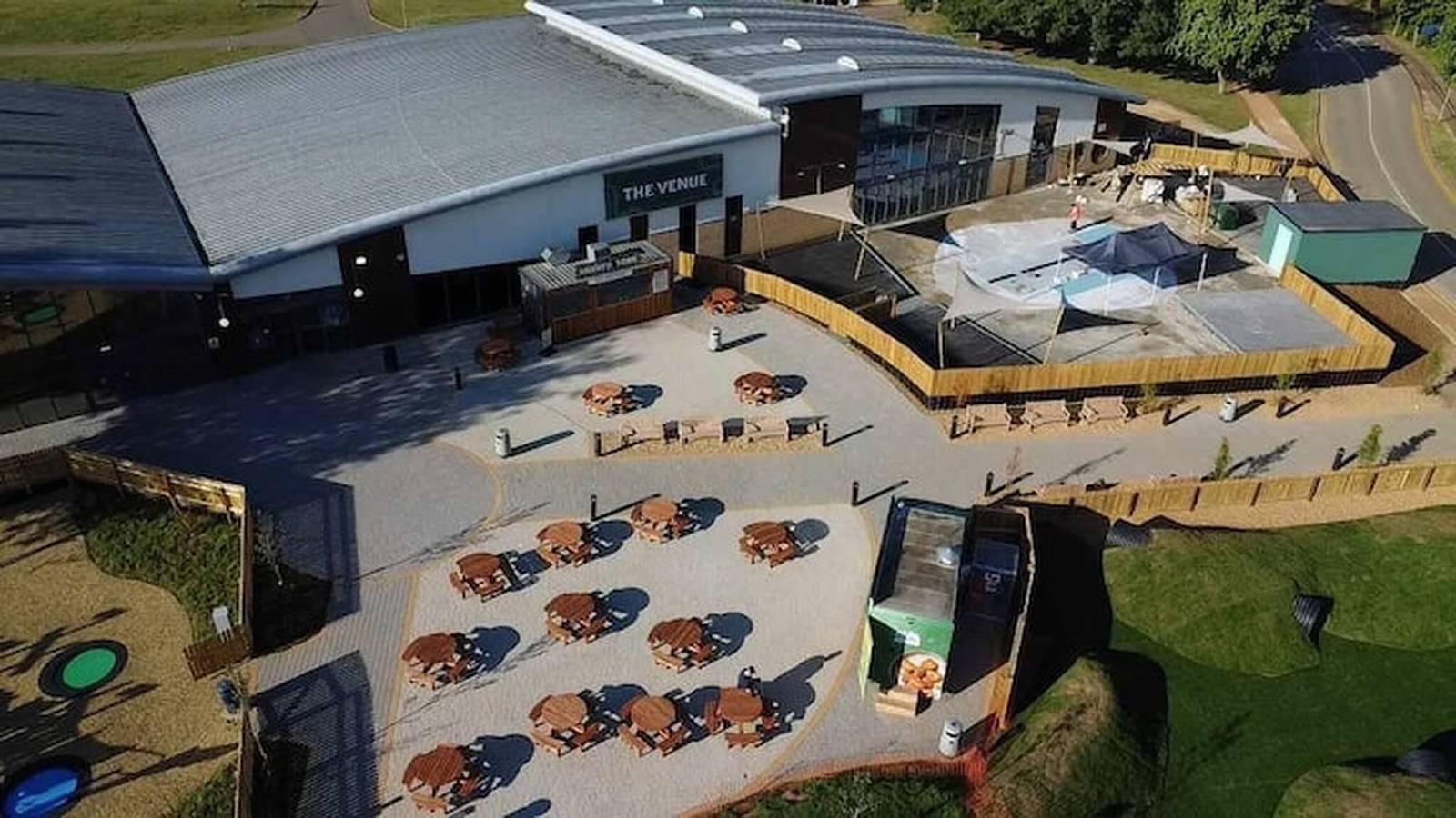 Elegant 2 Bed One and Half Bath Caravan in Holiday Resort - Sleeps 6 in Northampton, Northamptonshire