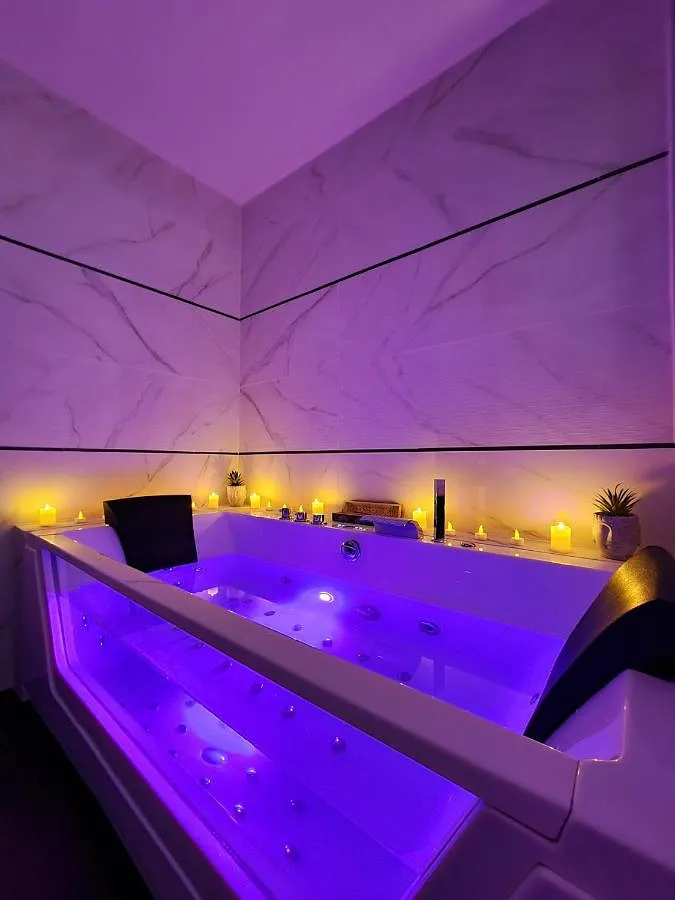 Casa rural para 2 personas, con jardín además de jacuzzi y piscina - 1
