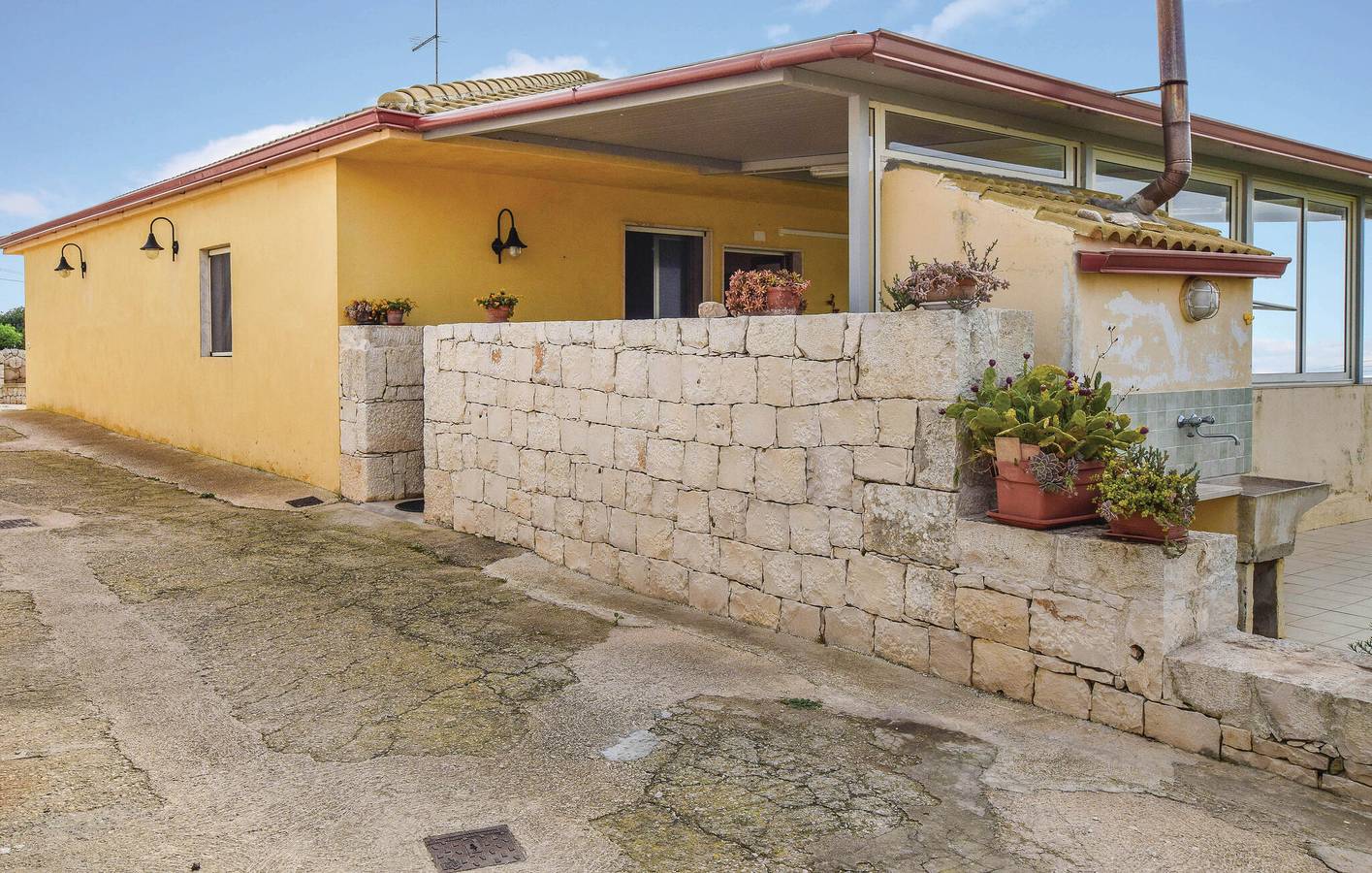 Ragusa Retreat : Apt moderne avec climatisation, parking et terrasse, à 2,5 km de la plage in Ragusa, Province de Ragusa